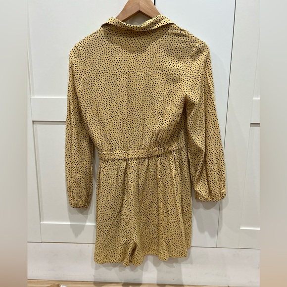 Cute long sleeve romper. - Picture 2 of 2